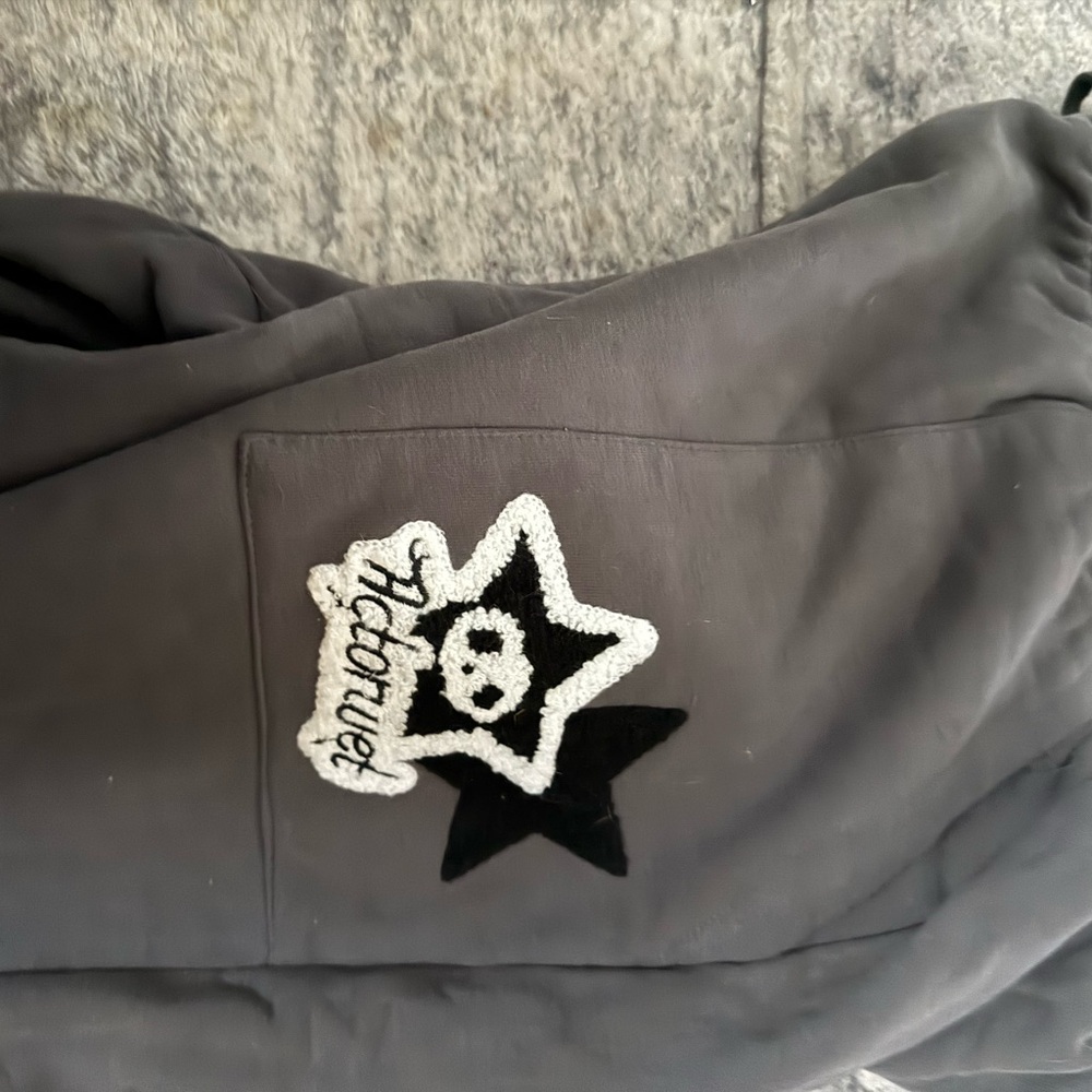 Stylish Jacket with Black Star and Heart Accents - Picture 5 of 6